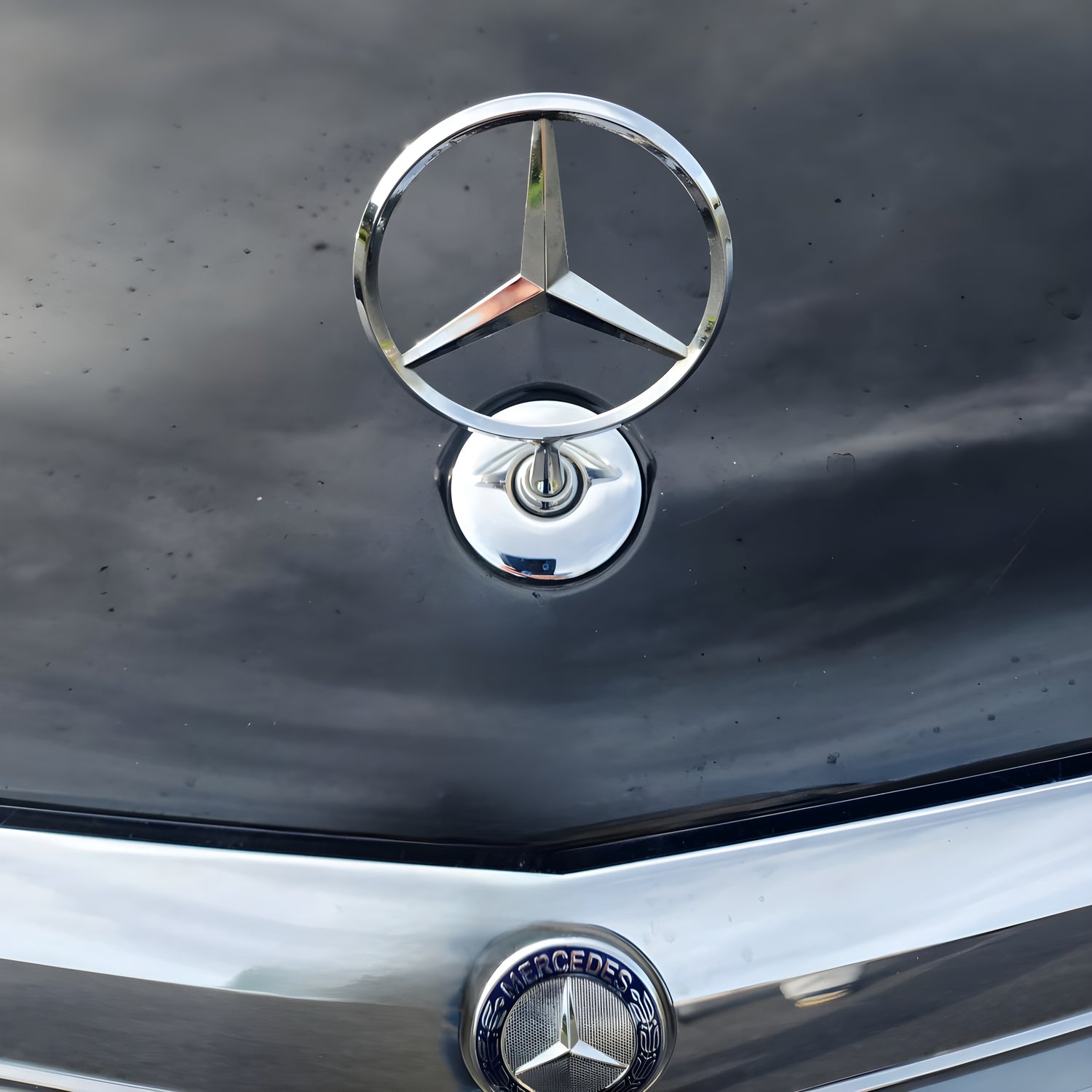 Mercedes-Benz hood ornament